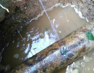 禹会楼顶渗水维修公司分享下地暖漏水的原因及检测方法。